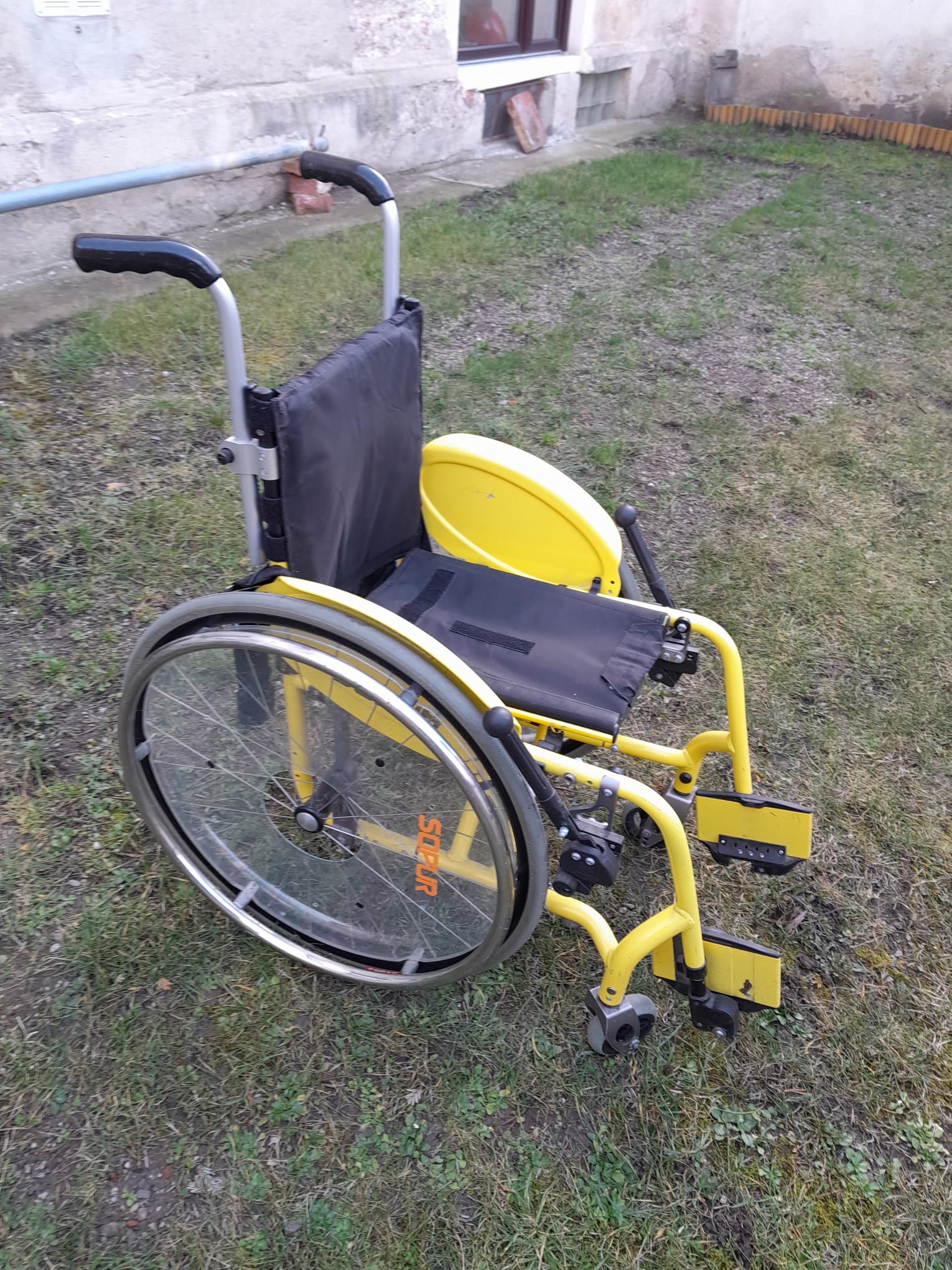 Dětské invalidní vozíky